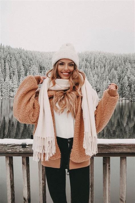 Cute winter coats. Oct 11, 2022 · Good American Flight Suit. Now 30% Off. $133 at Good American. Thank the trends for bringing back full on suits, because these stylish one pieces are life savers in the winter time. Not only do ... 