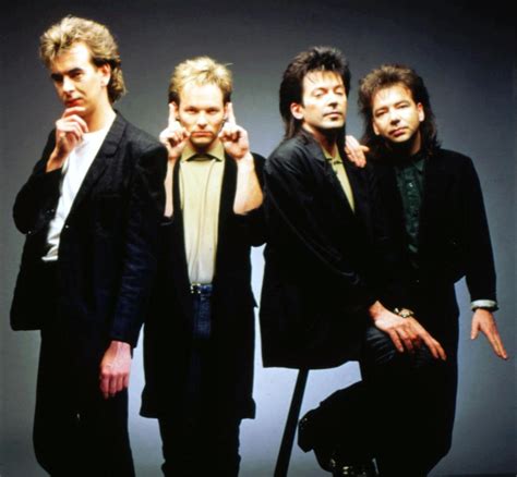Cutting crew band. A Cutting Crew angol pop-rock/újhullámos (new wave) együttes. 1985-ben alakultak Londonban. Nick Van Eede alapította a zenekart, amikor még tinédzser korú volt. Van Eede egy The Drivers nevű zenekarban játszott. A Drivers kanadai turnéja során elő-zenekaruk egy Fast Forward nevű együttes volt, amelyben Kevin Macmichael gitáros játszott. Van … 