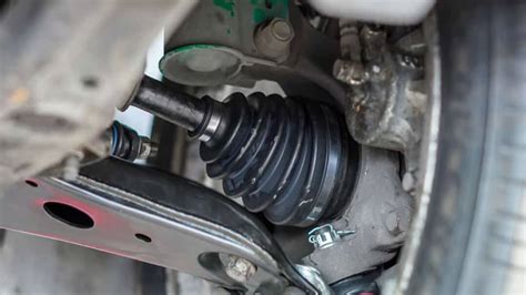 How to easily change a CV boot, using a first price expander and an universal joint boot. All stages step by step. 