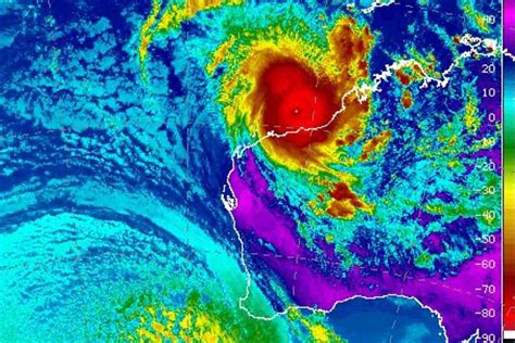 Cyclone Ilsa hits WA coast