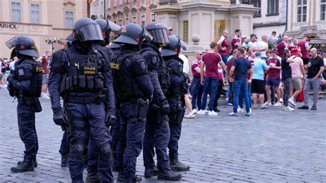Czech police: Fiorentina fans attack West Ham supporters ahead of Europa Conference League final