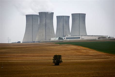 Czechs Delay $7 Billion Nuclear Reactor Tender, Leave China Out