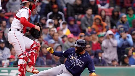 Díaz’s RBI single turns into Little League homer, MLB-best Rays beat sloppy Red Sox 6-2