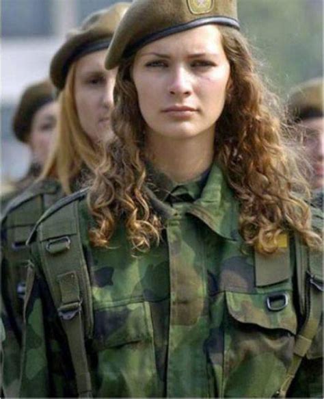 Dünyanın en güzel kadın askerleri
