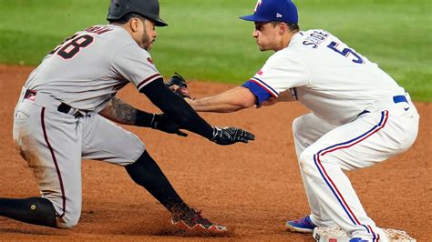 D-backs, Rangers combine for no errors in first two World Series games, continuing year-long trend