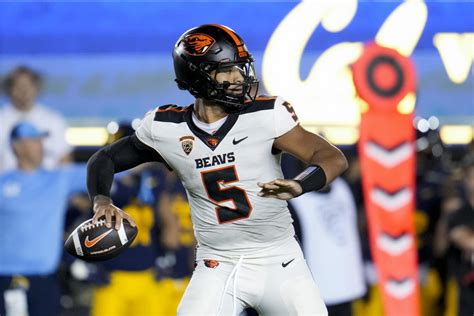 D.J. Uiagalelei throws 5 TD passes to lead No. 15 Oregon State to a 52-40 win over California
