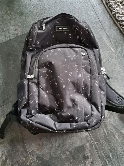 DAKINE Schulrucksack (sehr gut erhalten) mit GROSSEN FÄCHERN