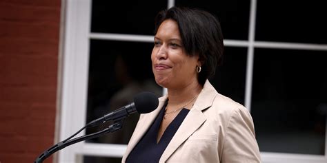 DC Mayor Muriel Bowser reportedly went unmasked at wedding …