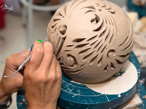 Decorating Basics in Pottery - The Spruce Crafts - muktibox.com