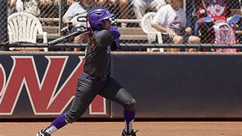 DI SOFT LSU explodes for seven runs in final inning 
