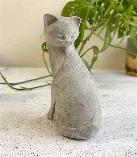 Di Tambal Semen, Patung & Prasasti Peninggalan Sejarah Di … - muktibox.com