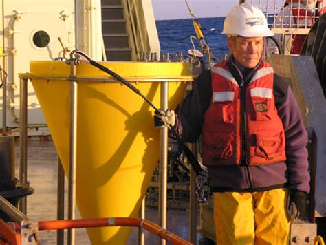 Dive and Discover : Expedition 13 : Hot Topics - muktibox.com