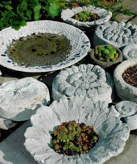 DIY Concrete Garden Ornaments - muktibox.com