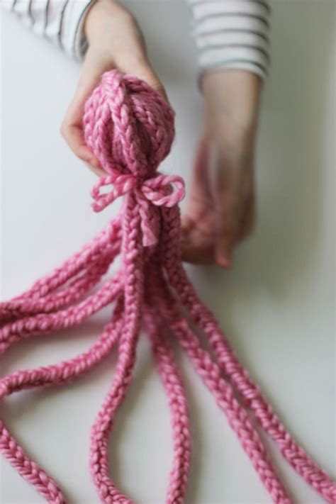 DIY Finger Knit Octopus Kids Craft Crate&Kids Blog Diy finger