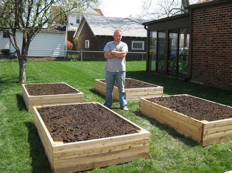 DIY How to make a raised vegetable garden box from pallets