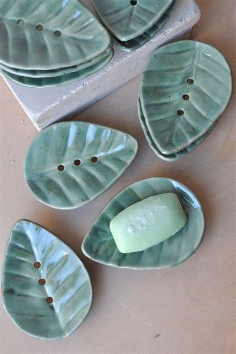 DIY Leaf Soap Dish // Ceramic Soap Dish Tutorial - muktibox.com