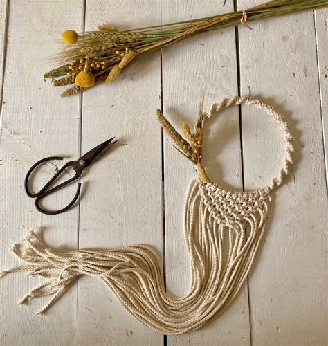 DIY Macrame Pixel [Video] | Pixel weaving - raincitystudios.com
