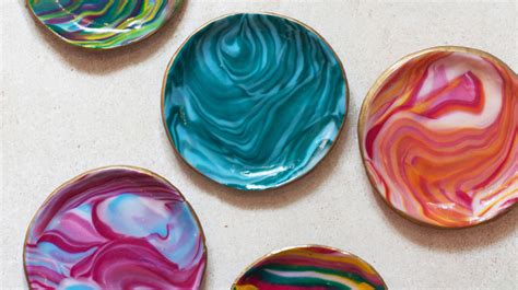 DIY Marbled Clay Bowls - Delicious And DIY - muktibox.com