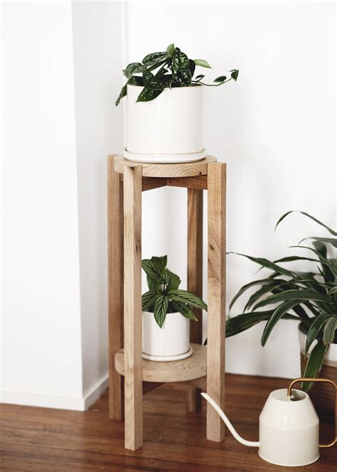 DIY Wood Plant Stand - a simple DIY with a video tutorial