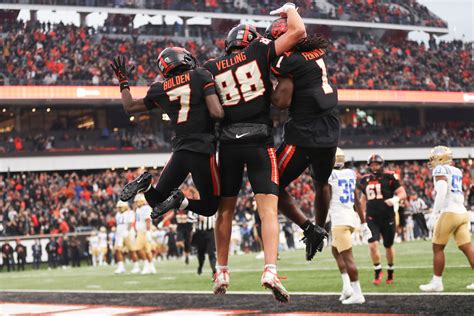 DJ Uiagalelei, Ryan Cooper Jr. power No. 15 Oregon State to a 36-24 win over No. 18 UCLA