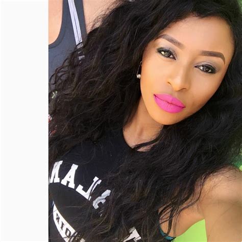 DJ Zinhle Shows She’s Just As Beautiful Without Makeup