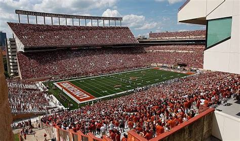 DKR-Texas Memorial Stadium adds AI-powered self-checkout concession stands