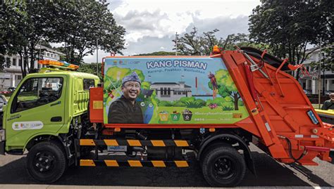 DLH Kota Bandung Tambah 12 Unit Truk Compactor … - raincitystudios.com