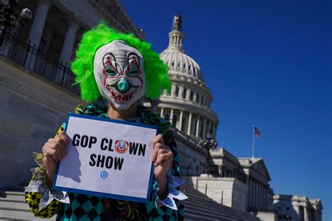 DNC to project ‘GOP Clown Show’ display near Capitol on Monday night