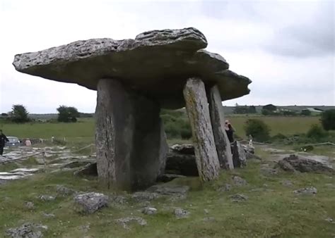 dolmen berfungsi sebagai - elchoricharrua.com