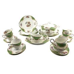 DS Paragon Rockingham pattern tea and dinner service …