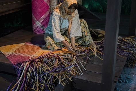 Dunia Melayu - Indonesia :: Sejarah Nusantara - wintechmobiles.com