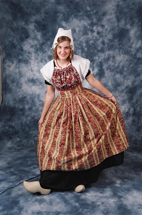 DUTCH WOMAN, TRADITIONAL DRESS. MARKEN, NETHERLANDS.HAND COLORED PHOTO ...