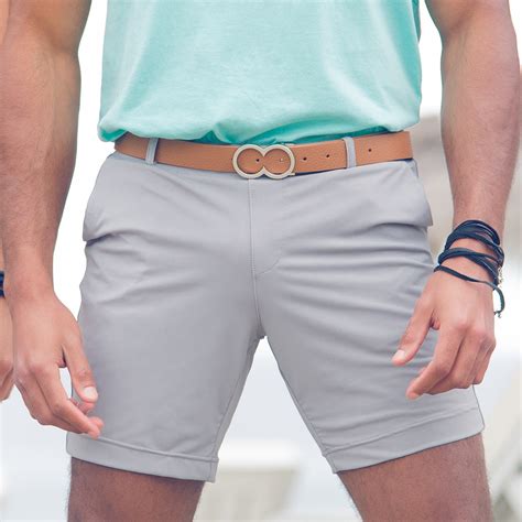 Daddy shorts. Hoochie daddy shorts are shorts above the knee that show off a man’s thighs and calves. While short shorts on men didn’t originate in 2022 (Twitter users have been sharing images from the 80s that show men rocking their short shorts), the term “hoochie daddy” makes it so much better. How to spot Hoochie … 