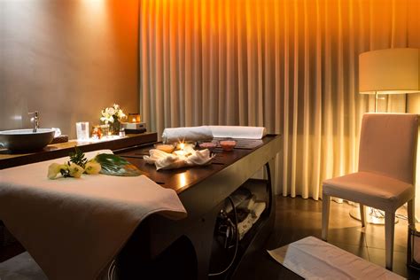 Daily spa. Overnight Packages. Combine your spa experience with a stay at Hôtel Place d'Armes and make the joys of relaxation as lasting as possible. Learn More. We offer multiple packages, from hammam to treatments, bridal, overnight and … 