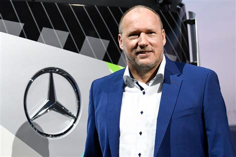 Daimler Truck finance chief Jochen Goetz, credited with its spinoff from Mercedes-Benz maker, dies