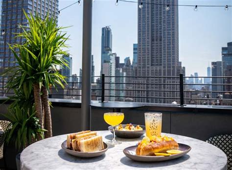 Daintree nyc. Daintree Rooftop & Lounge is a stylish rooftop cocktail bar that offers a breathtaking view of the Manhattan skyline. Located on top of Hotel Hendricks in the … 