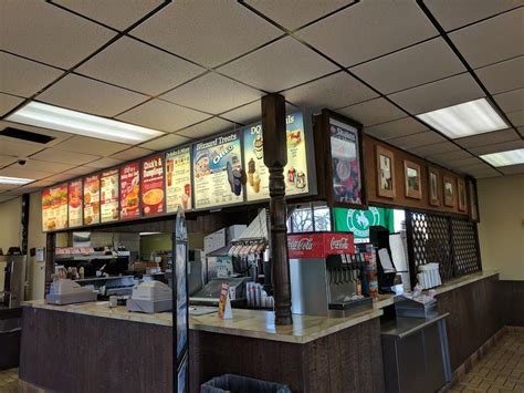 Dairy Queen - Texas. Soft-serve ice cream & signature shakes top the menu at this classic burger & fries fast-food chain. 719 N Mechanic St. El Campo, TX 77437. 0.5 miles. (979) 543-6803. DineIn. Curbside.