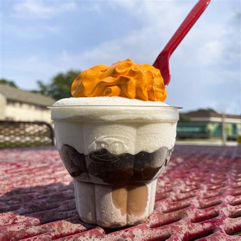 Dairy Queen’s Viral Cupcake Hack. Recently, one TikTok creator shared a newly discovered way to hack the DQ dessert menu, and it has fans flipping out (just like a Blizzard). She calls it a ‘cupcake in a cup’ and it’s basically a personal-sized ice cream cake, complete with soft vanilla ice cream and crunchy chocolate cake crumbs.