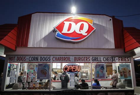 Daity queen. Find a DQ Food and Treat at 993 Wellington Rd in London, ON. Enjoy ice cream, burgers, & fast food convenience near you. 
