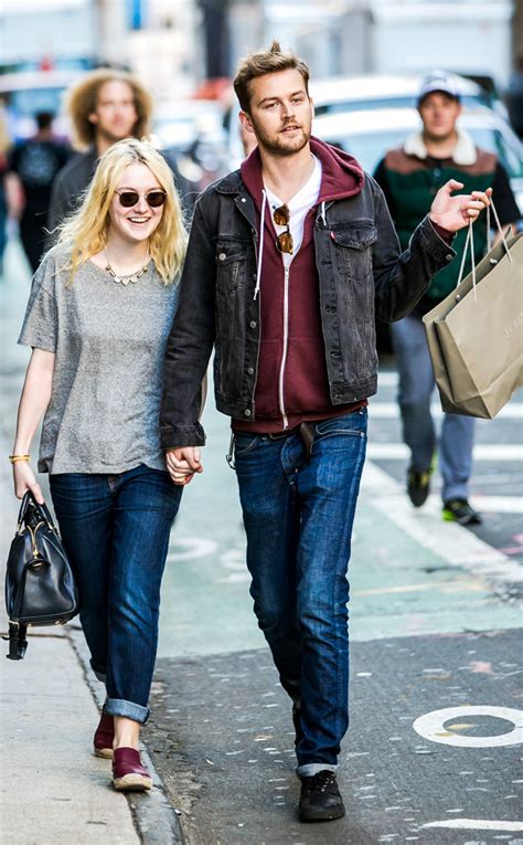 Dakota fanning boyfriend jamie strachan