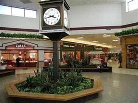 Dakota square mall hours minot nd. Famous Footwear store or outlet store located in Minot, North Dakota - Dakota Square Mall location, address: 2400 10th Street SW, Minot, North Dakota - ND 58701. Find information about opening hours, locations, phone number, online information and users ratings and reviews. Save money at Famous Footwear and find store or outlet near me. 
