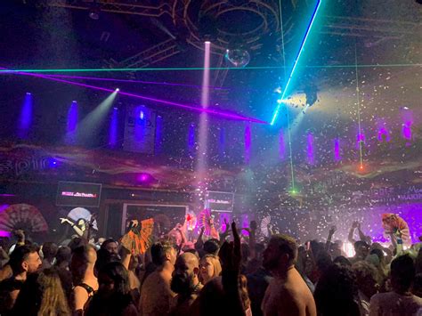 Top 10 Best 18 and over clubs Near Dallas, Texas 1. Club Vivo. 2. It’ll DO Club. 3. Escapade 2009. 4. Colette Dallas. 5. Theory Nightclub Uptown. 6. The Nines. 7. Stereo …