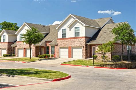 Dallas townhomes. Townhomes for rent in Dallas, Texas have a median rental price of $1,683. There are 166 active townhomes for rent in Dallas, which spend an average of 41 days on the market. … 
