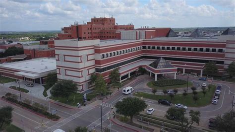 Dallas va hospital. On Christmas Eve, the 100-bed facility opened as Dallas Methodist Hospital. In 1951, a three-story student nurse's residence was constructed near the hospital and in 1966, the Martin and Charlotte Weiss Educational Building opened, providing classroom space for nursing education and a large auditorium for community … 