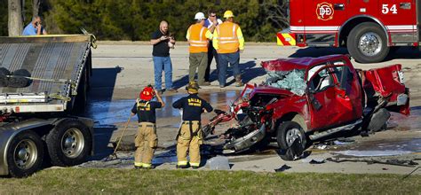 Dallas wrecks today. Updated:9:45 PM CST February 5, 2024. DALLAS — One person was killed in a deadly crash after the vehicle they were driving fell off a Loop 12 overpass onto the road below, police said. Officers ... 