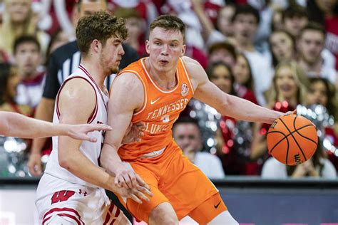 Dalton Knecht scores 24 points to lead No. 9 Tennessee to 80-70 victory at Wisconsin
