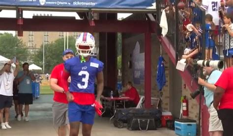 Damar Hamlin takes another step in comeback as he puts on pads at Buffalo Bills practice