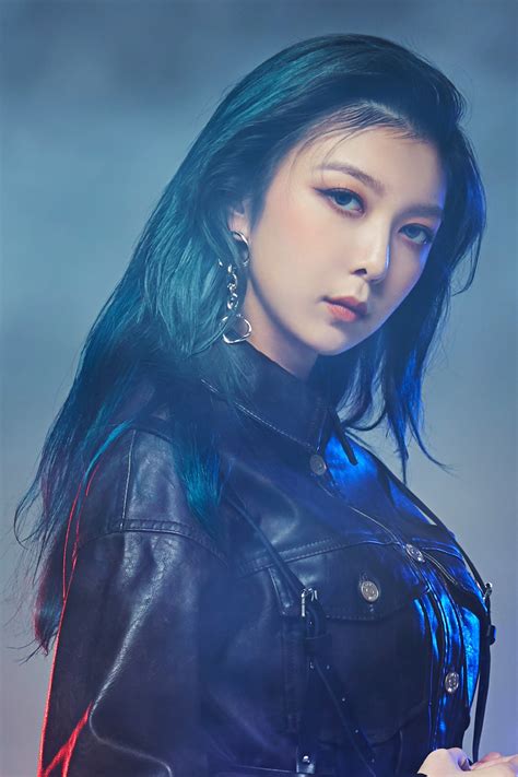 Dami. Dreamcatcher Members Profile. Dreamcatcher Members Profile and Facts: Dreamcatcher (드림캐쳐) is a Kpop girl group consisting of 7 members: JiU, SuA, Siyeon, Handong, Yoohyeon, Dami, and Gahyeon. Each member represents a nightmare or fear. The group debuted on January 13, 2017, under Happyface Entertainment. They are currently under ... 