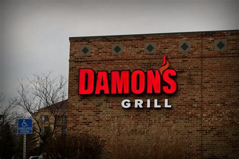 Damons grill. Damon's House Salad. crisp garden greens with diced tomatoes, croutons, and monterey-jack and cheddar cheese. Caesar Salad. we hand-toss crisp romaine lettuce, croutons, shaved parmesan and our original caesar dressing. with flame-grilled chicken with bourbon salmon. Chicken Tenders Salad. 