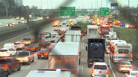 Dan ryan expressway shut down today. Man shot on Dan Ryan Expressway 11 children injured after 3 school buses crash on I-55 in Chicago southwest suburbs Dust storm shuts down parts of Interstate 55 and 74 near Bloomington, Illinois 